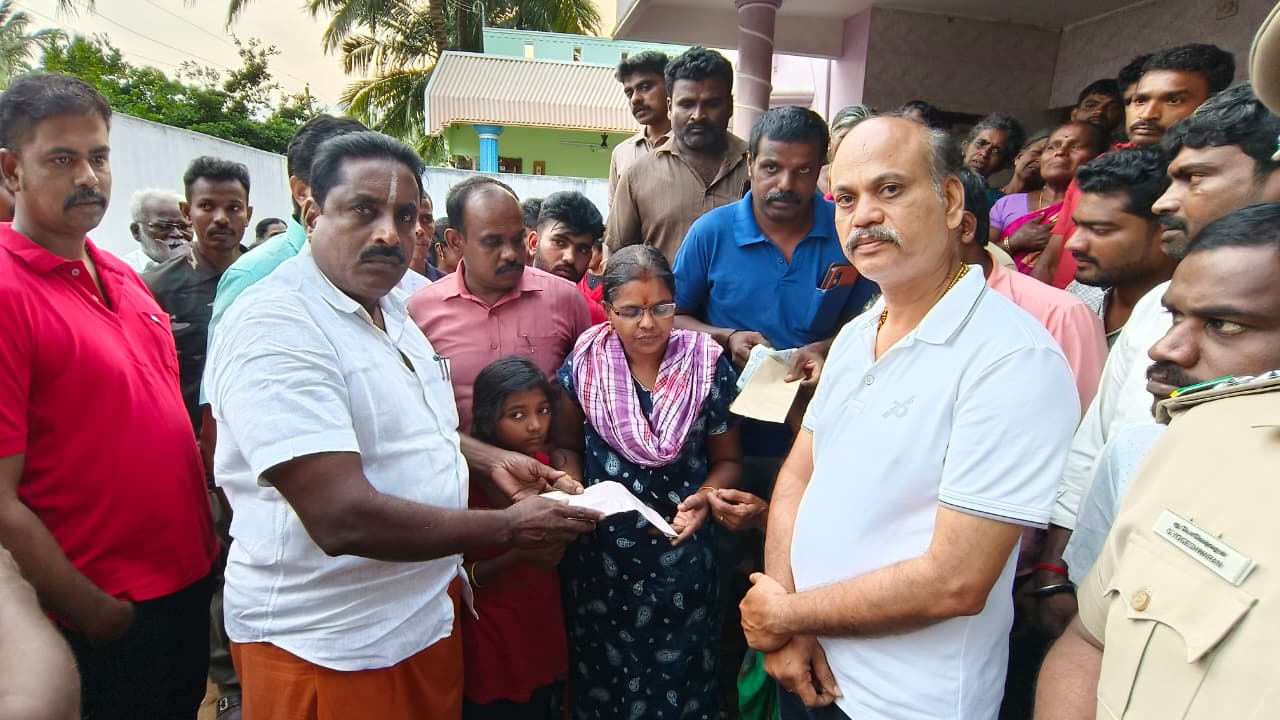 களக்காடு அருகே கடமான் தாக்கி விவசாயி பலி: எம்.எல்.ஏ நாராயணன் நேரில் அஞ்சலி செலுத்தி நிதியுதவி!